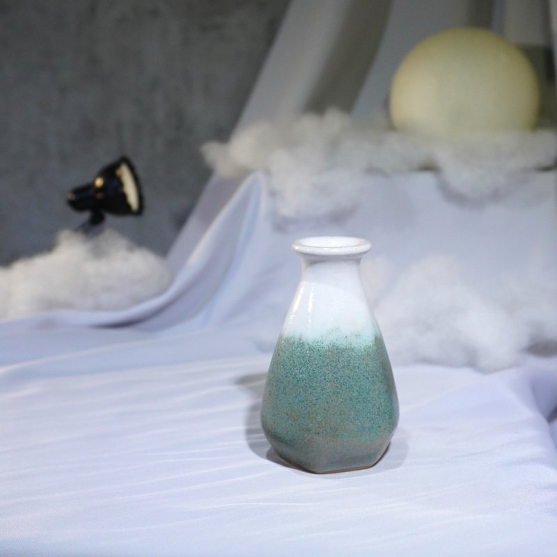 湛青六角小花瓶-容量约100ml - 花瓶/陶器 - 陶 多色