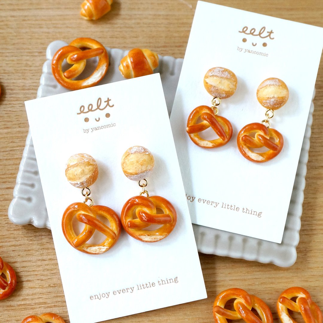 烘焙面包店系列。祈祷的双臂.德国手腕包 Pretzel.手工耳环 (预订) - 耳环/耳夹 - 树脂 咖啡色