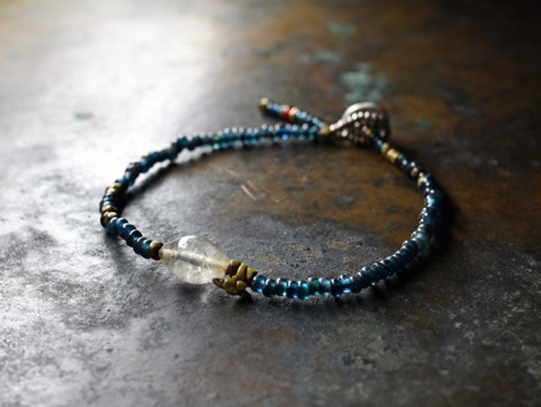Delicate breath of ancient crystals, old orisables, and Indigo blue beads - 手链/手环 - 玻璃 