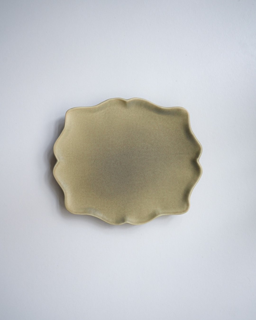 陶瓷 云花小盘 手捏陶盘 灰黄绿 Ceramic Plate - 盘子/餐盘/盘架 - 陶 卡其色