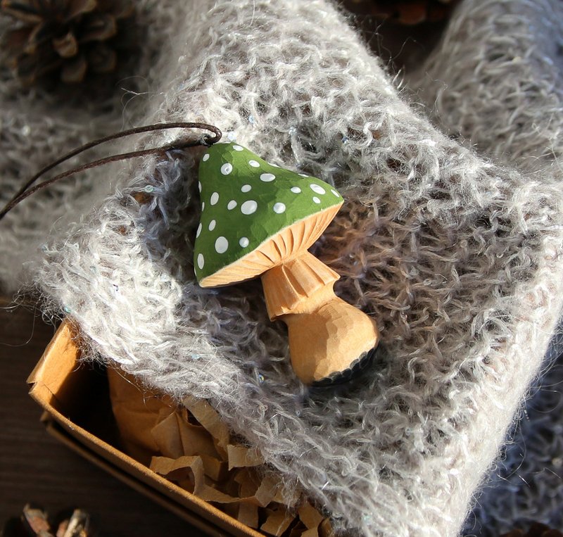 Wood mushroom ornament Wooden Toadstool Christmas ornaments Wood carving art - 墙贴/壁贴 - 木头 红色