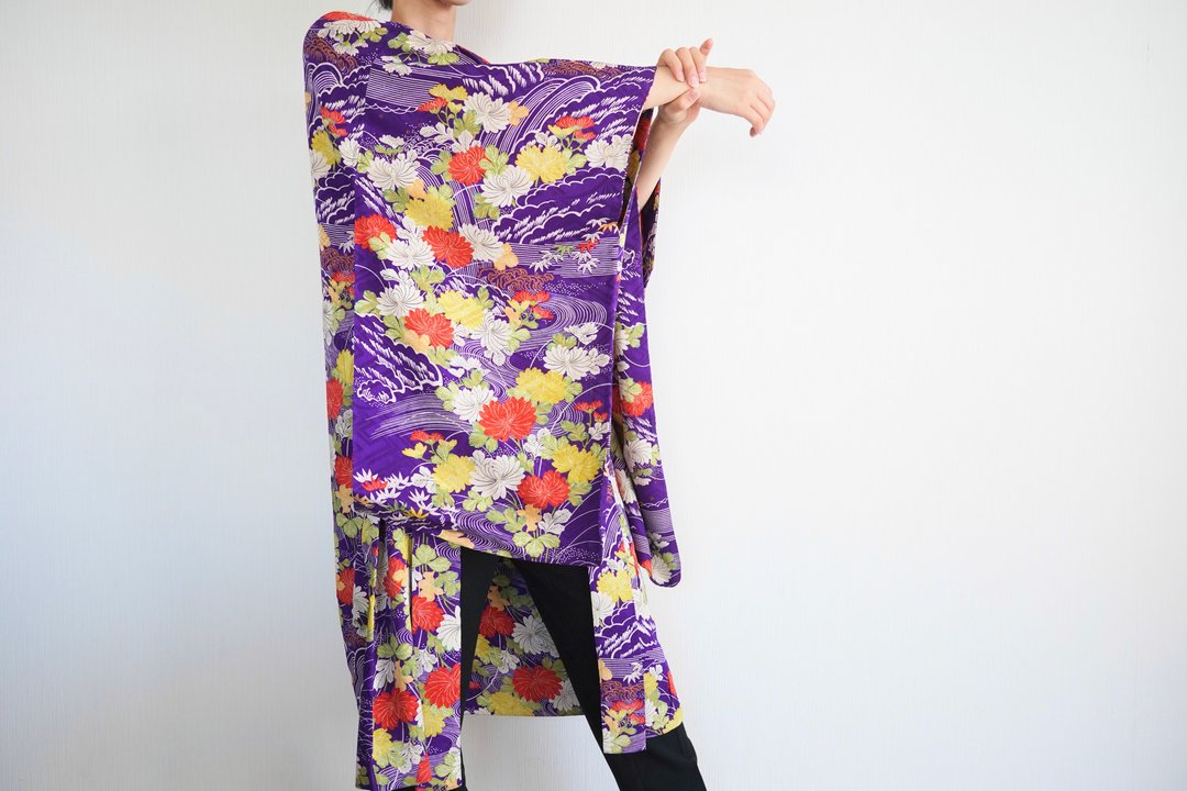 稀有古董和服，优雅花卉和服，和服外套 - 女装休闲/机能外套 - 丝．绢 紫色