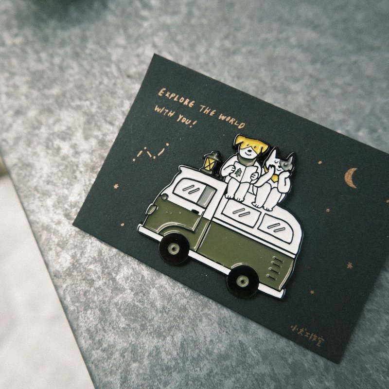 小犬工作室 看山小犬│一起去露营金属徽章别针 - 徽章/别针 - 其他金属 多色