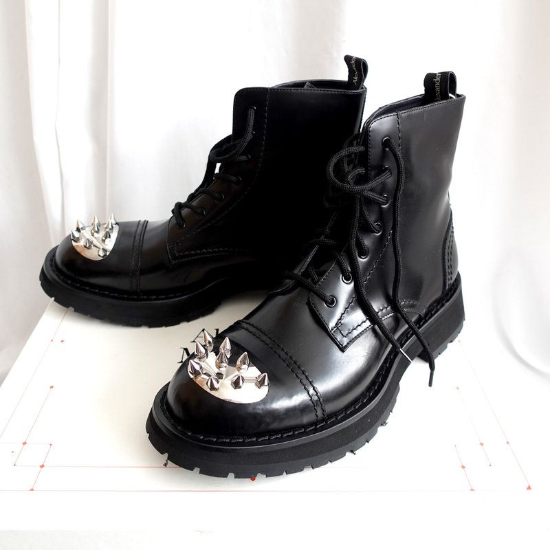 41号鞋 名牌Alexander McQueen黑色真皮鞋头银色锅钉中靴防护短靴 - 男款靴子 - 真皮 黑色