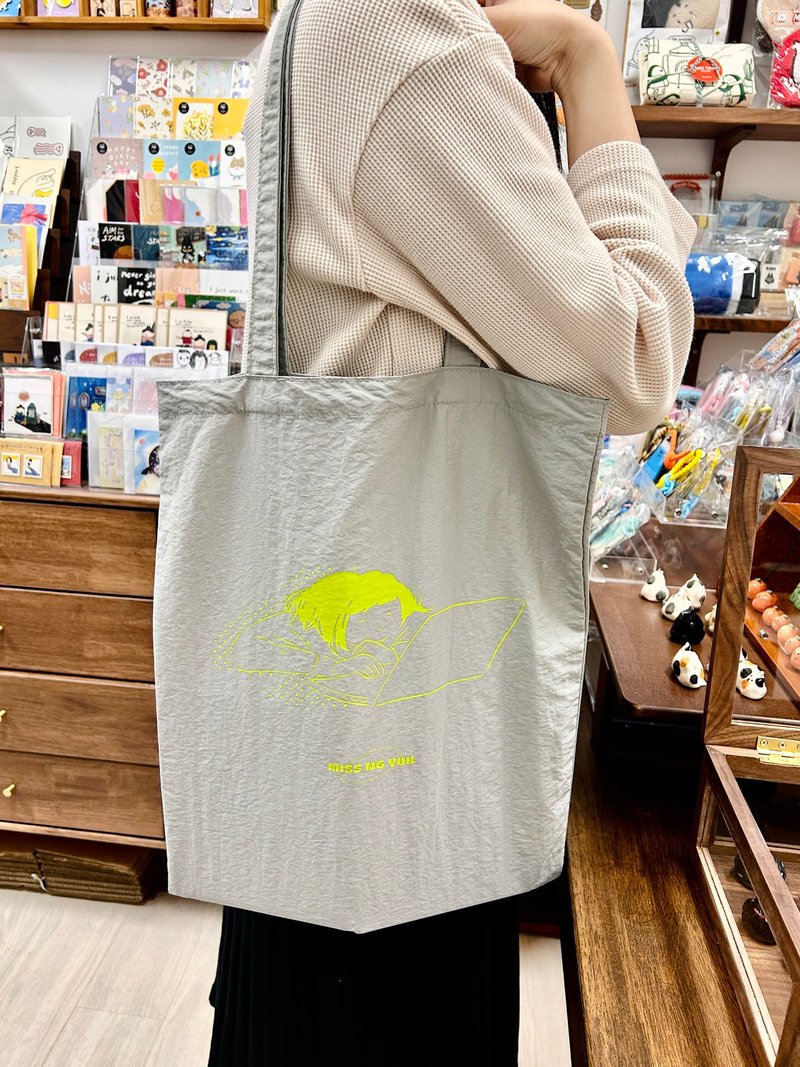 吴郁小姐 Miss Ng Yuk 不想工作 | 尼龙侧孭袋 (灰色) - 侧背包/斜挎包 - 尼龙 灰色