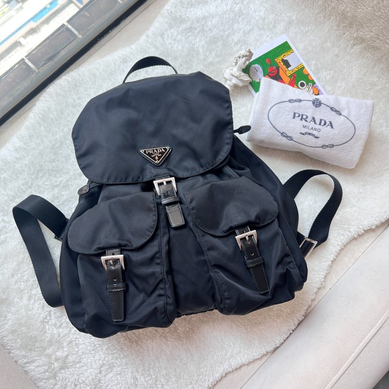 【日本中古】Vintage Prada Re-Nylon 背包 - 黑色 (大号) - 后背包/双肩包 - 真皮 黑色