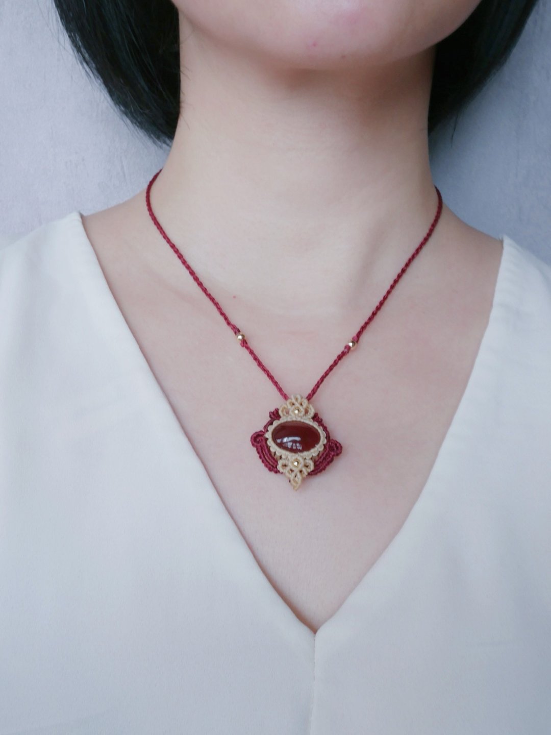 N55/FW24~红玛瑙 l 蜡线 l 手工编织 l 项链 - 项链 - 半宝石 粉红色