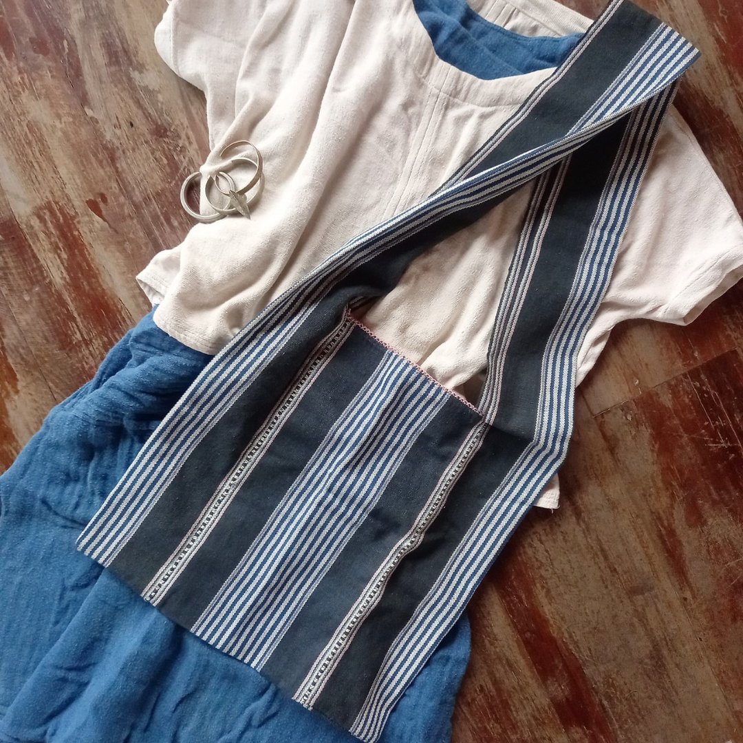 Karen hand-woven shoulder bag / dark gray (indigo / white stripe) / plant dyed cotton, hand-sewn / one-of-a-kind one of a kind / tie / fair trade - 侧背包/斜挎包 - 棉 灰色