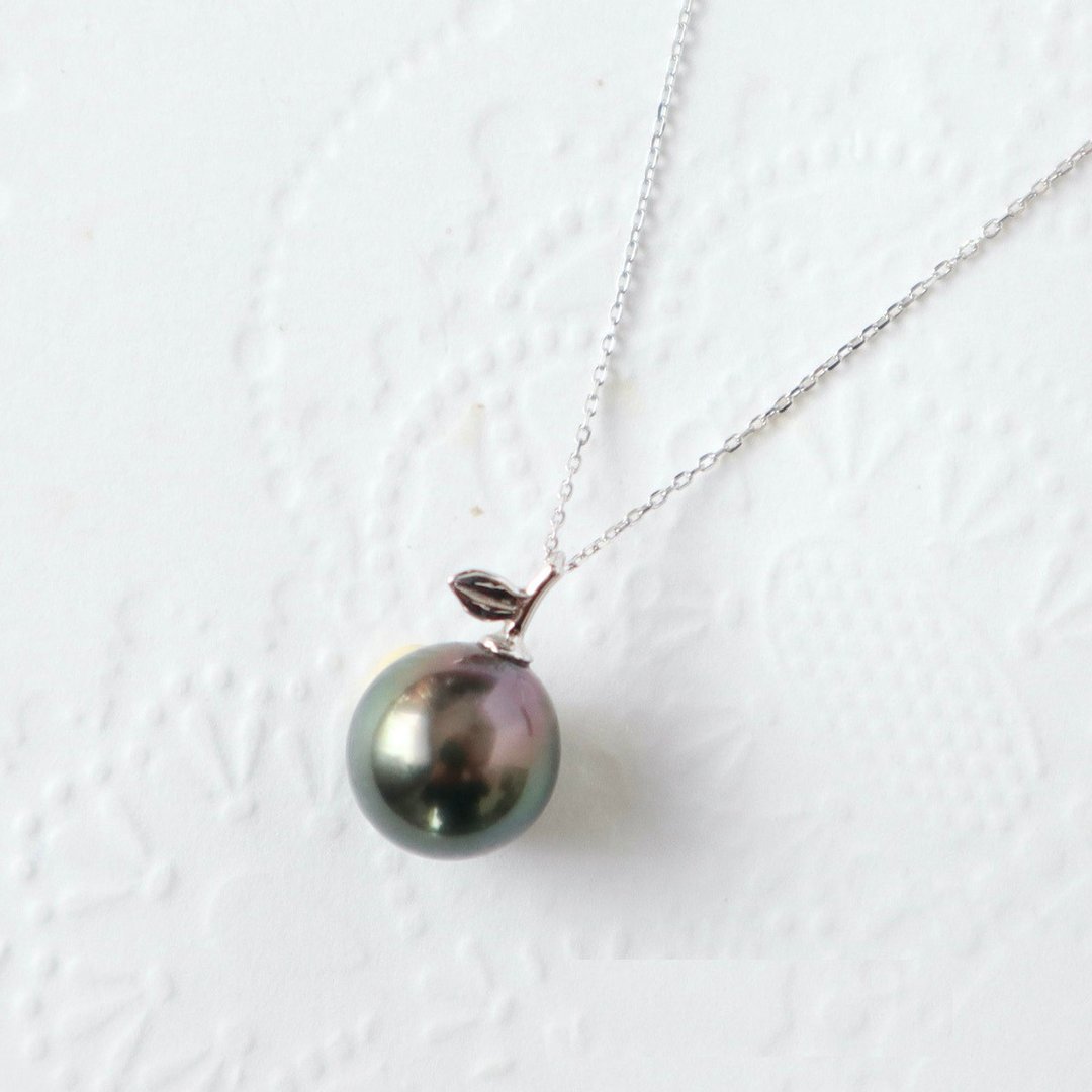 Tahitian pearl black pearl and K10WG pendant A cute simple pendant that looks like an apple - 项链 - 珍珠 银色