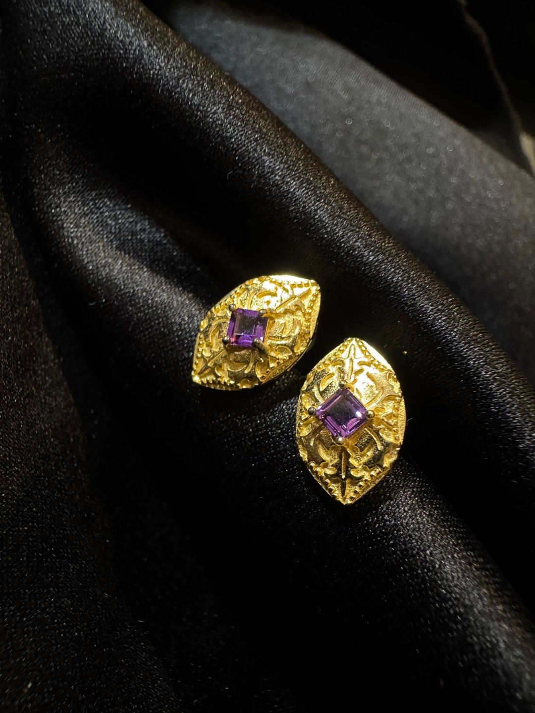 英式雕花 紫水晶 耳环 耳针 s925 纯银 镀 18k 金 紫色宝石耳环 - 耳环/耳夹 - 半宝石 紫色