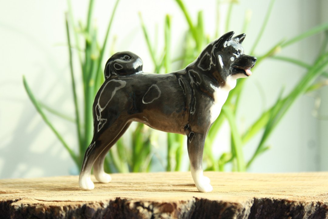 Akita inu dog porcelain figurine handmade statuette - 摆饰 - 瓷 