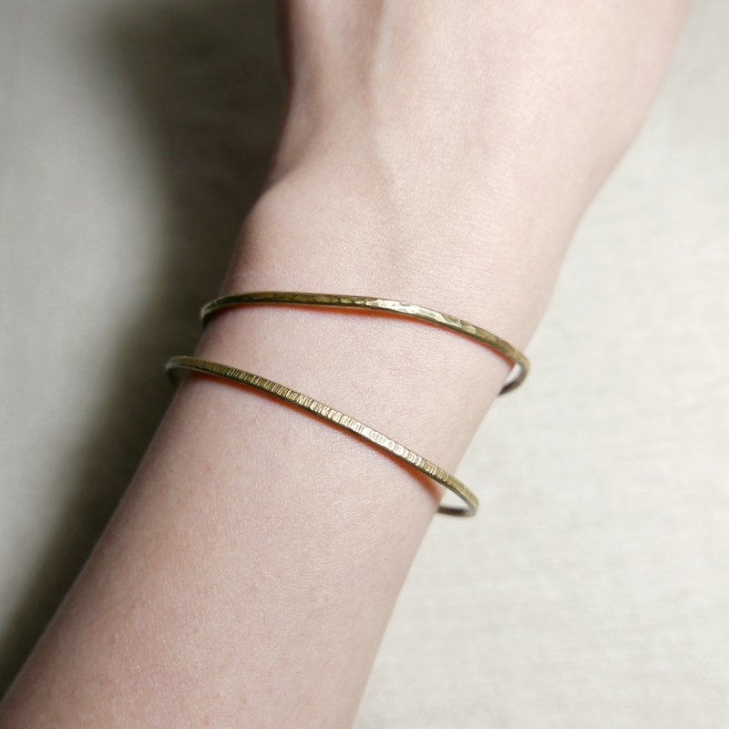 细版敲花手环。两款可选。C型环、开口环 - 手链/手环 - 铜/黄铜 金色