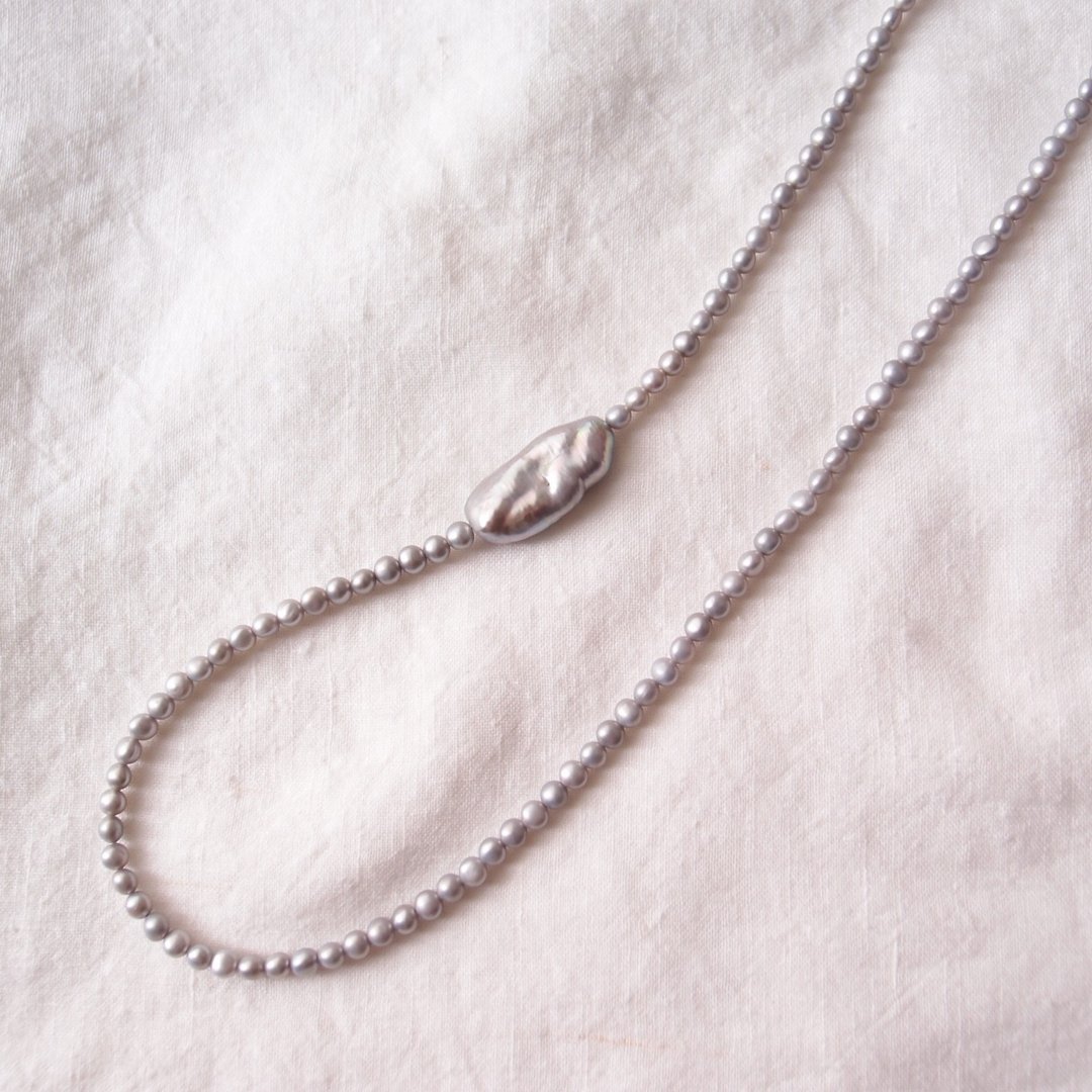 Biwa Pearl Asymmetry Necklace  琵琶珍珠不对称项链・Gray - 项链 - 珍珠 灰色