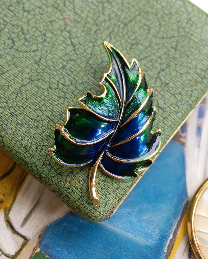 【西洋古董饰品 】立体 蓝绿色调 叶子 别针 胸针 - 胸针 - 其他金属 金色