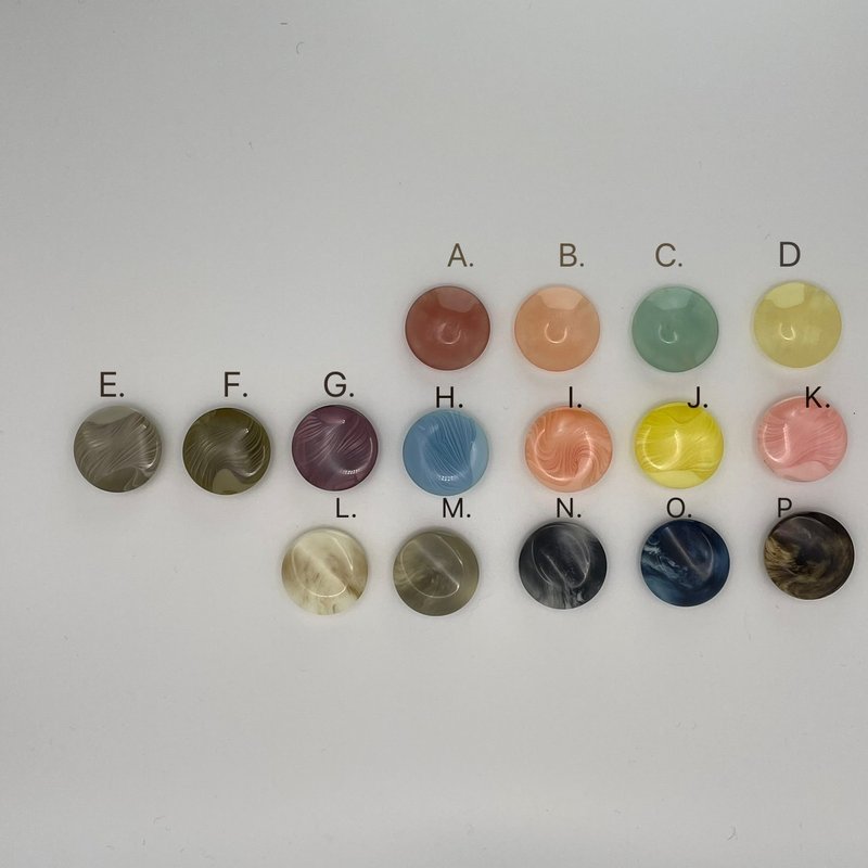 扣子耳环 可自行配色 - 耳环/耳夹 - 塑料 多色