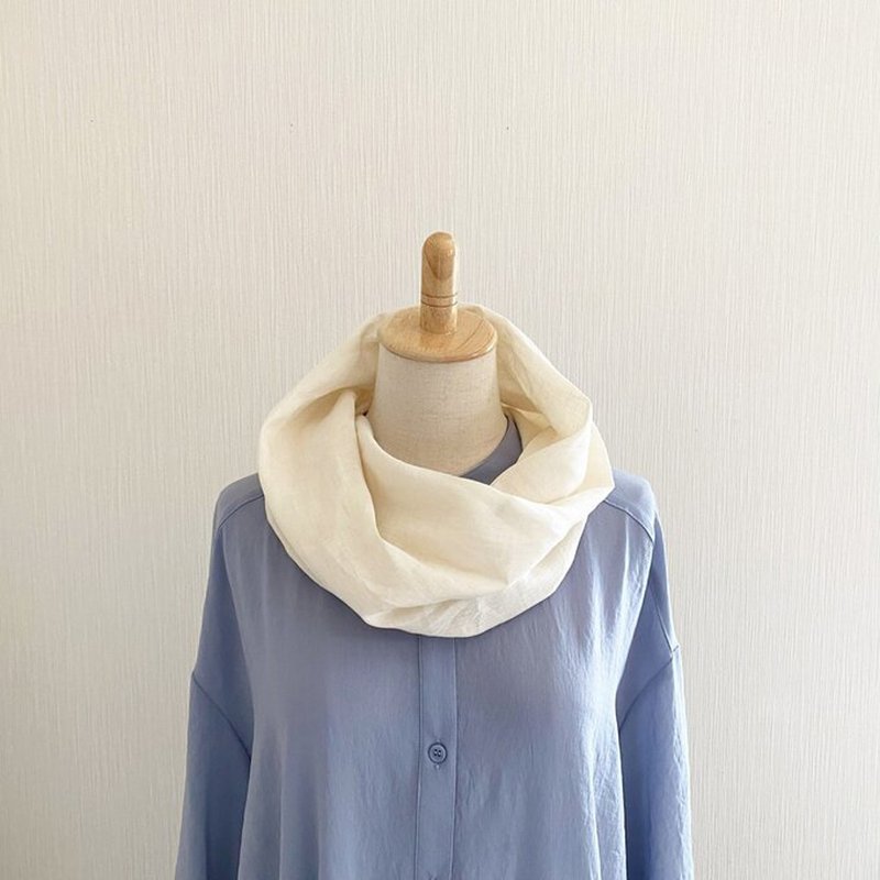 Luxury Linen snood that looks fashionable just by wearing it and can be used comfortably even in summer Ivory made in Japan - 围巾/披肩 - 棉．麻 白色