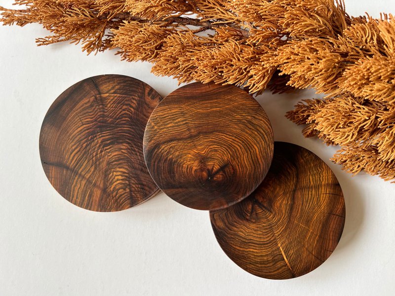 黄莲木经典虎斑年轮纹手作质感圆形杯垫 - 杯垫 - 木头 