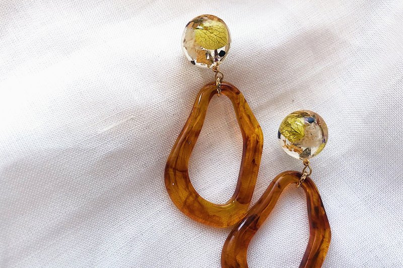 挂在耳垂的 / 黑咖啡   树脂艺术干燥花耳环 可改耳夹 - 耳环/耳夹 - 植物．花 咖啡色