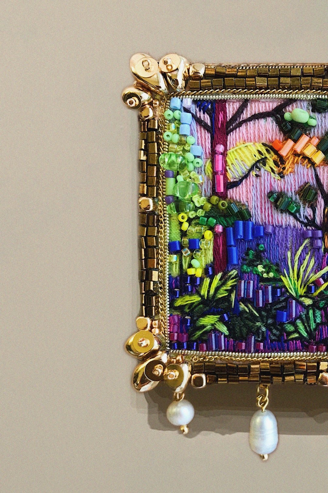 Embroidered Brooch Picture Art Handmate Jewelry Pin - 胸针 - 绣线 多色