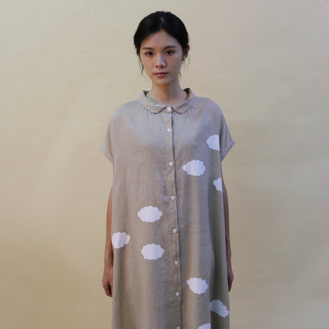 Cognoscenti 杏 棉麻洋装 云朵/长版洋装/口袋/绢印 - 女装背心 - 棉 卡其色
