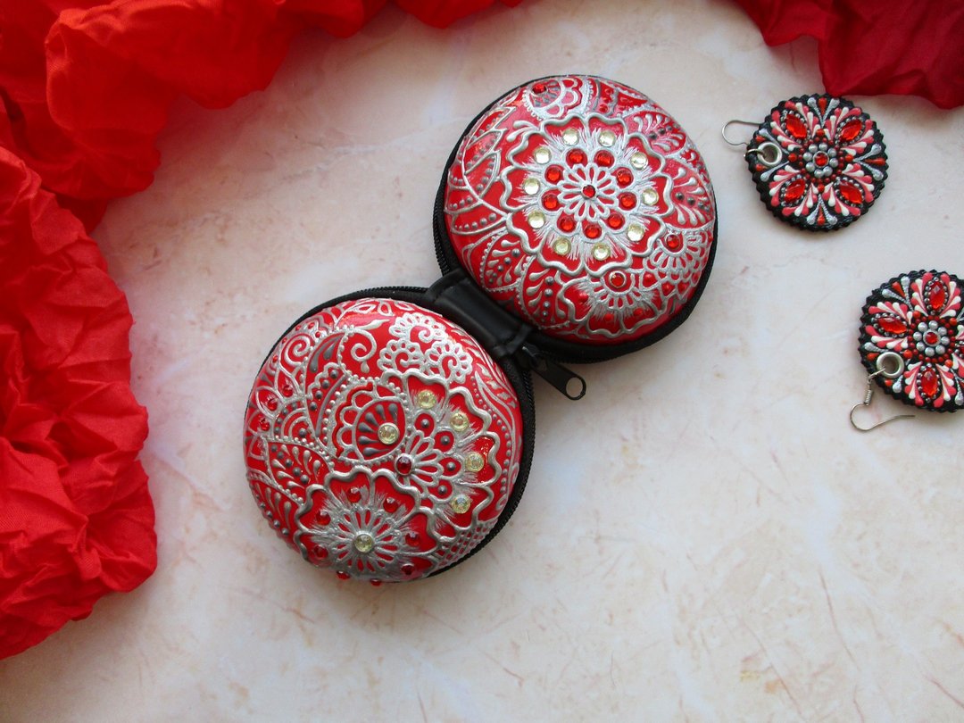 Hand painted earphone case, Round earphone holder, Red headphone holder - 耳机 - 其他材质 红色