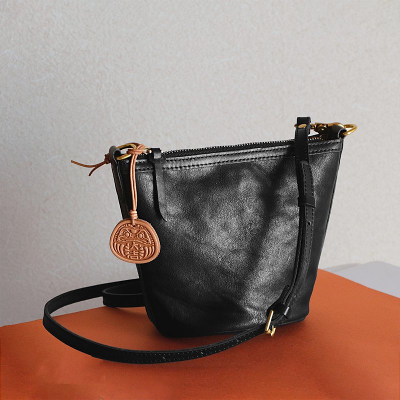 植鞣牛革斜背包，斜挎小包，附两条背带 - 侧背包/斜挎包 - 真皮 多色