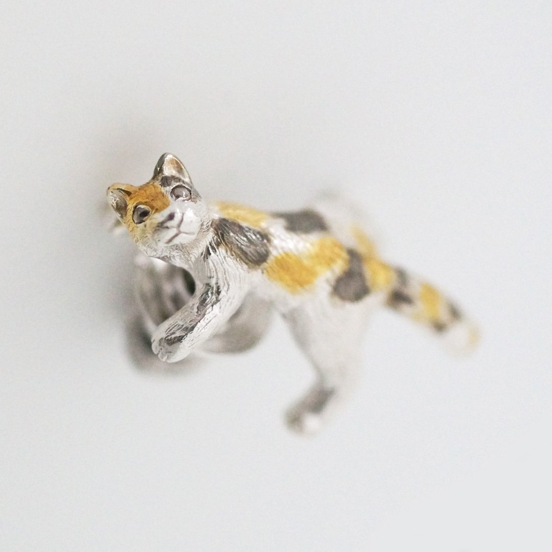 Turn around cat pin brooch calico cat - 胸针 - 纯银 金色