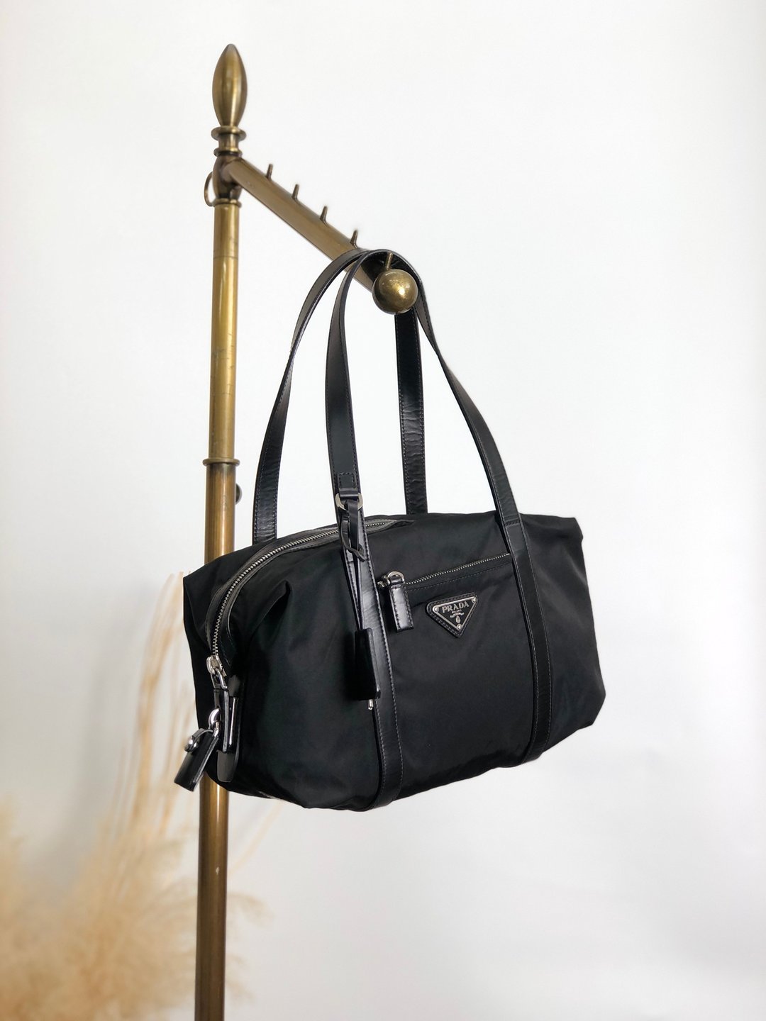 【 日本直送 名牌中古包 】PRADA 普拉达 手提包 黑色 三角标志 尼龙 小圆筒包 vintage yi5tvu - 手提包/手提袋 - 尼龙 黑色