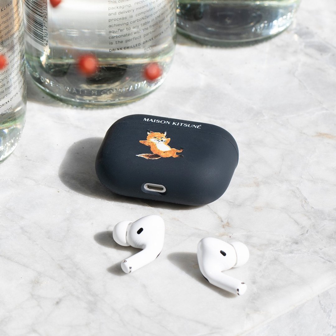Maison Kitsuné 联名Chillax系列 AirPods Pro保护套 -夜黑 - 耳机收纳 - 硅胶 黑色