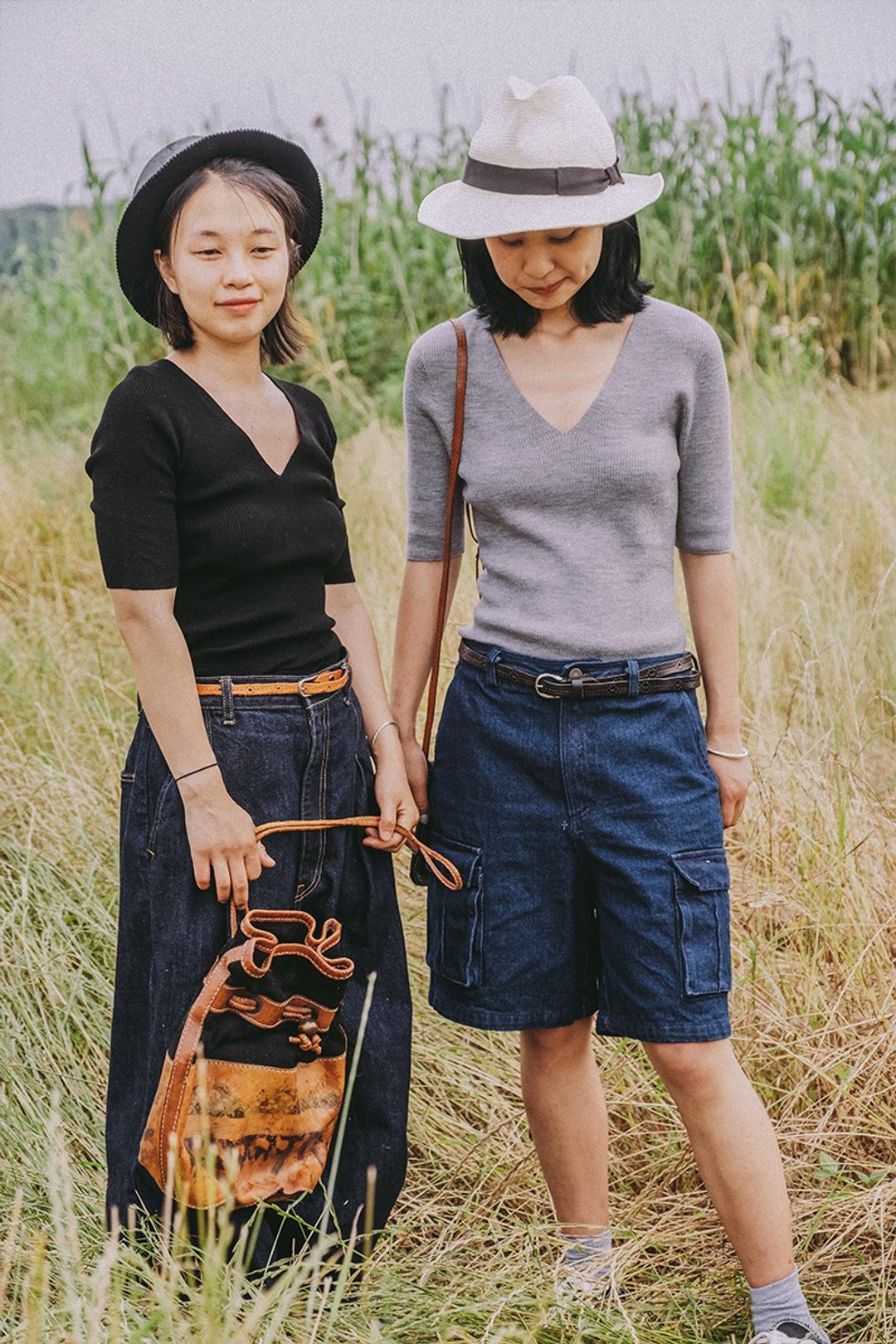 黑/白/灰 經典3色 超細美麗諾 精紡羊毛 V領複古修身短袖針織衫 - 女装针织衫/毛衣 - 羊毛 灰色