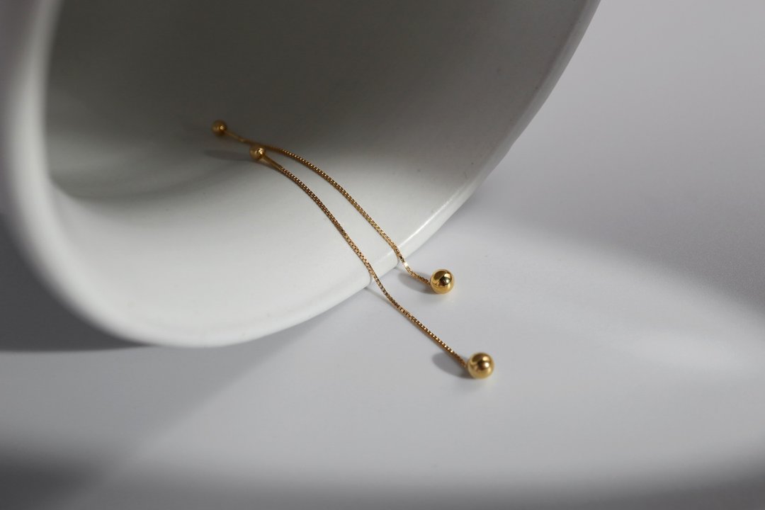 14K金。极简金球拉线耳环 - 耳环/耳夹 - 24k 金 金色