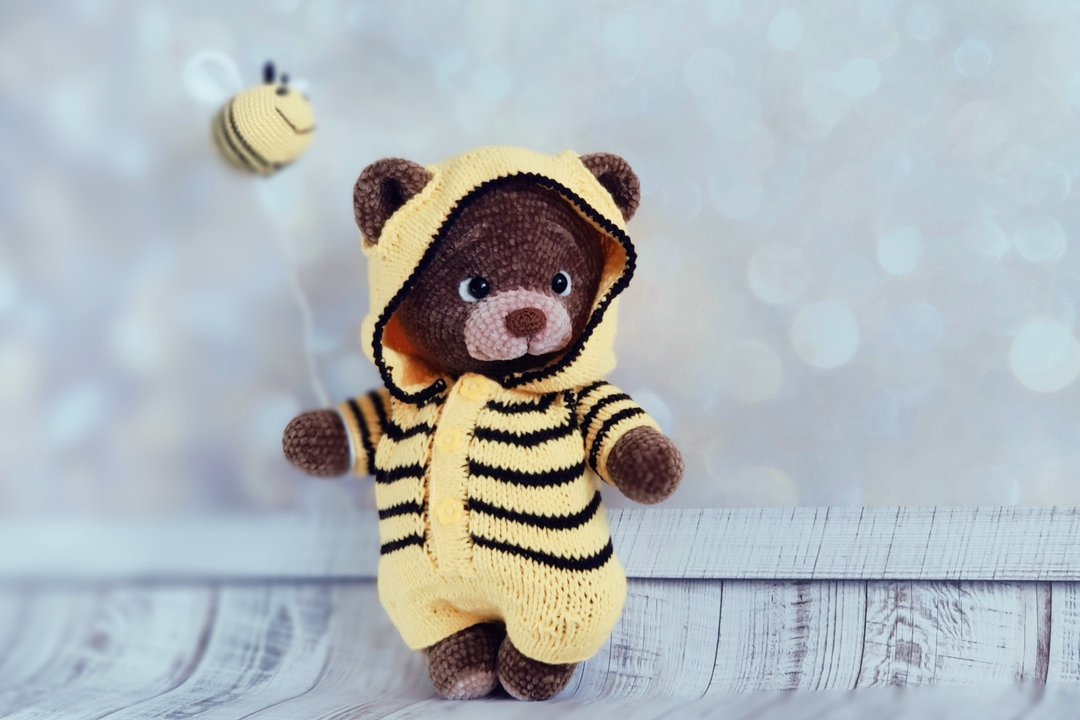 穿着工作服的泰迪熊。从毛绒纱针织熊。礼物宝贝。 - 玩具/玩偶 - 聚酯纤维 咖啡色