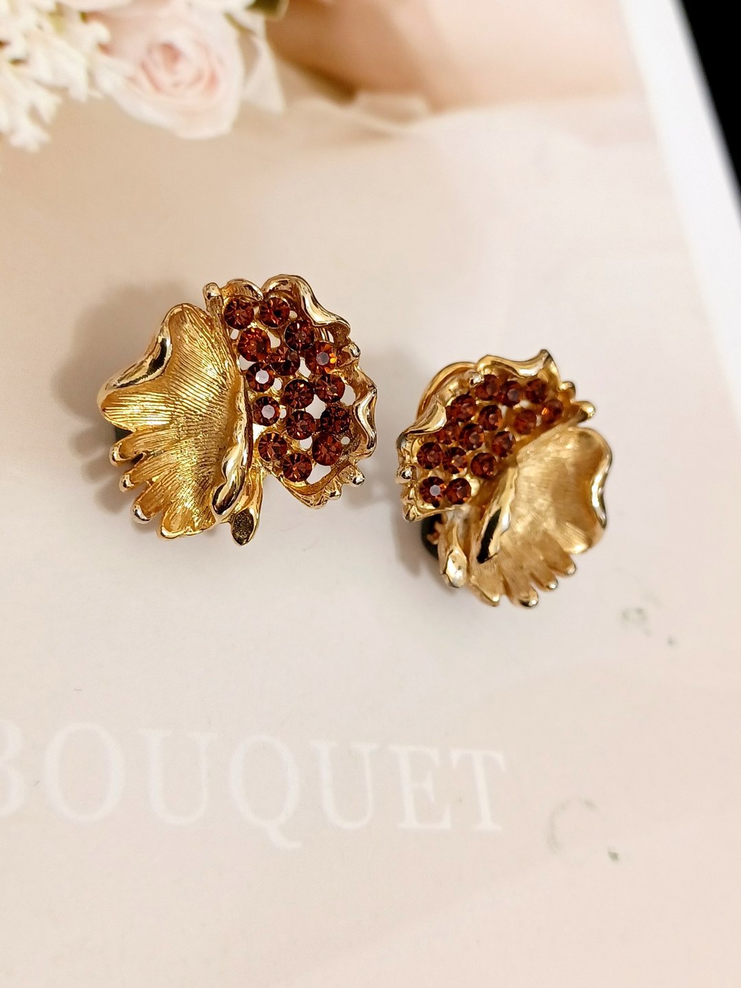 vintage jewelry  BSK 金色荷叶莱茵 夹式耳环 - 耳环/耳夹 - 其他金属 