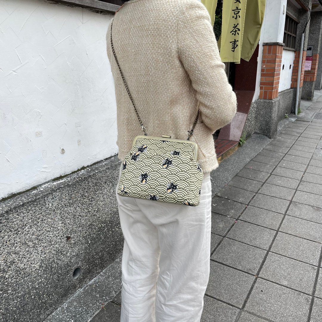 日系喵咪 口金包/ 斜背包/ 侧背包/ 随身包 - 侧背包/斜挎包 - 棉 卡其色