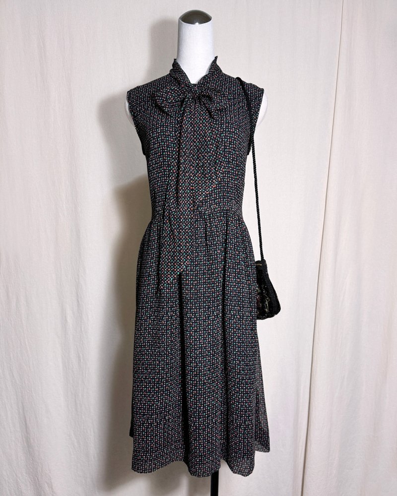 细小图腾领结无袖古着洋装/ 国外带回 VINTAGE - 洋装/连衣裙 - 聚酯纤维 黑色