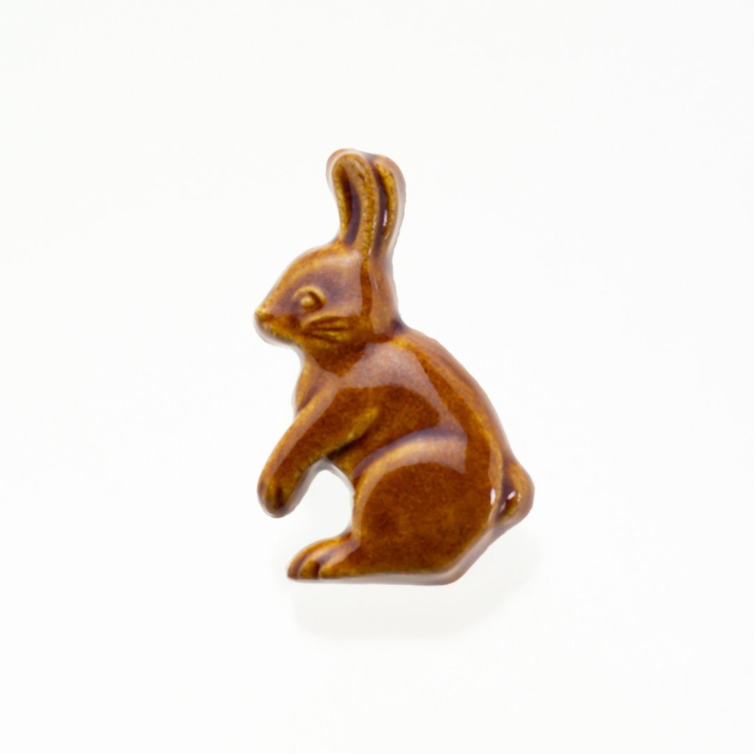 ceramics brooch rabbit brown - 胸针 - 陶 咖啡色