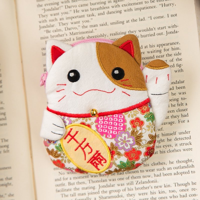 招财猫造型花布 零钱包/耳机收纳袋【820025】 - 皮夹/钱包 - 棉．麻 白色
