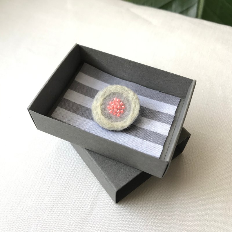 Brooch / An adorable flower - 胸针 - 羊毛 粉红色