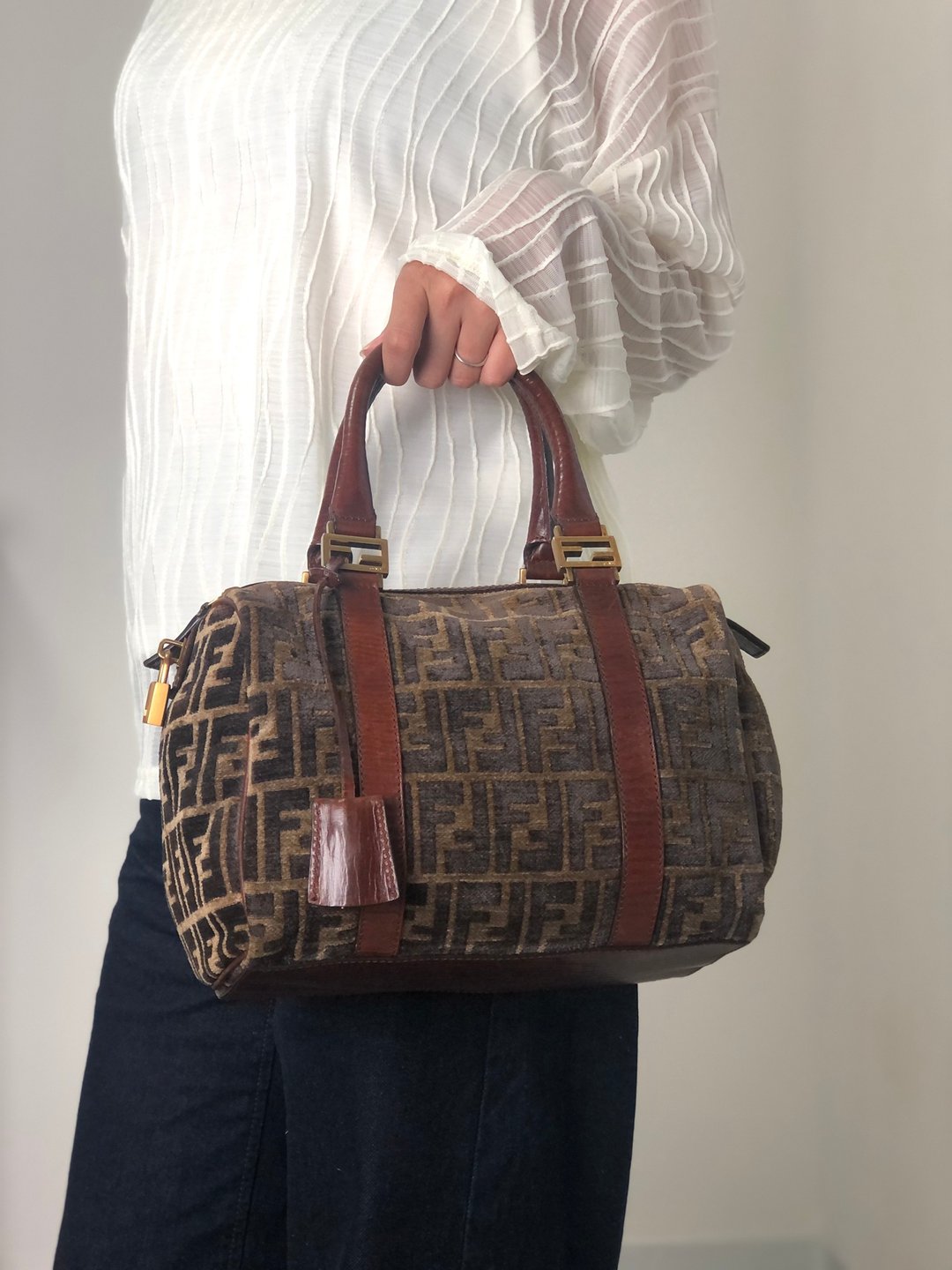 【 日本直送 名牌中古包 】FENDI 芬迪 经典 FF 压花 手提包 棕色 绒面皮革 迷你波士顿包 vintage 古董 g7vd3e - 手提包/手提袋 - 棉 咖啡色