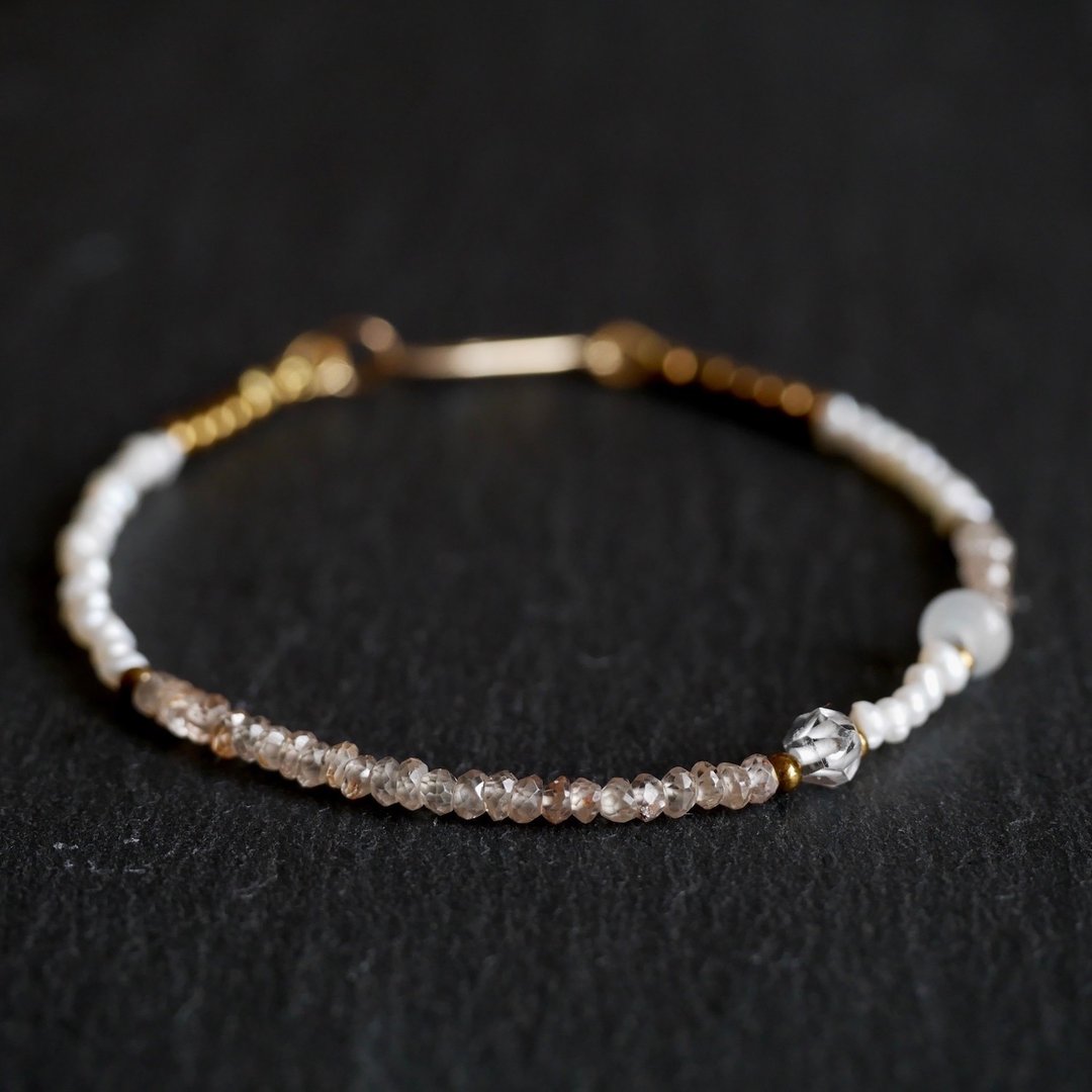 Asymmetric bracelet of Fresh water pearl &Natural brown zircon - 手链/手环 - 宝石 咖啡色