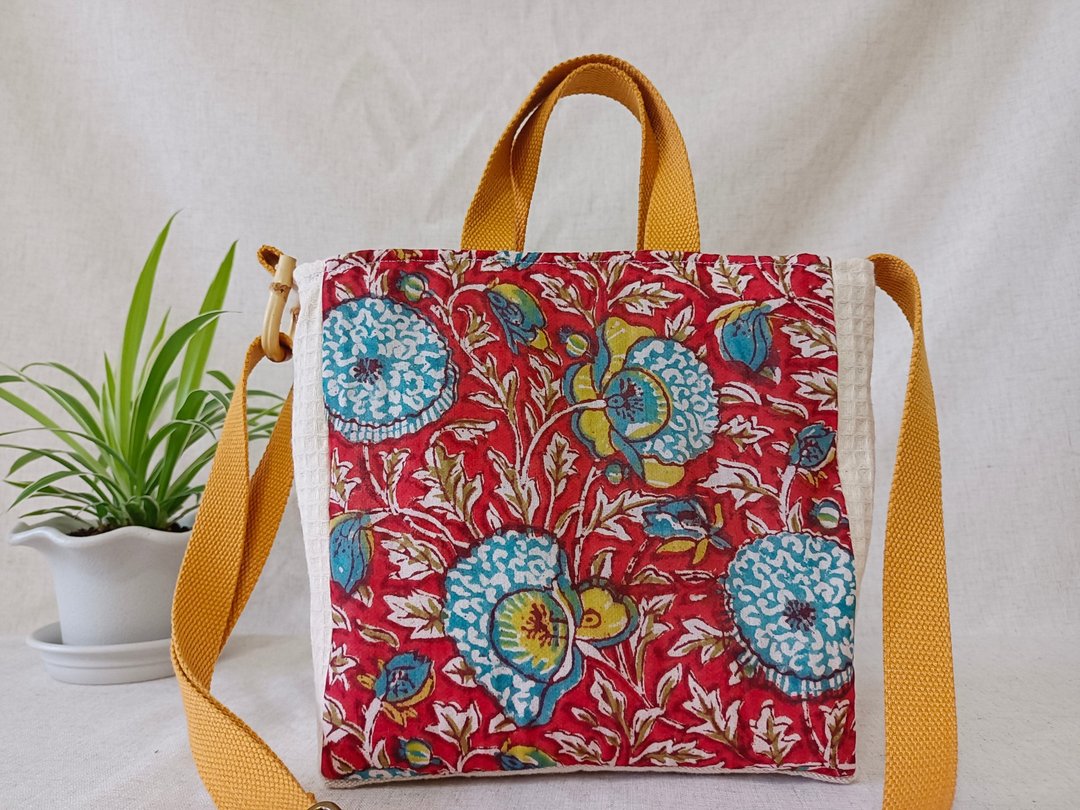 Designer collection 印度纯棉植物图腾印花手提肩背斜背包 - 侧背包/斜挎包 - 棉 红色