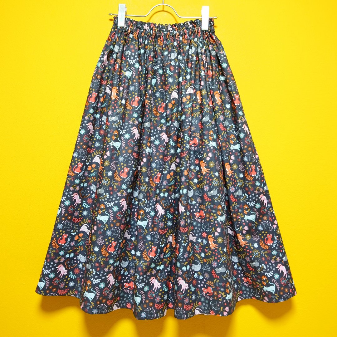 Cat and flower garden skirt / Free size / USA fabric / Made in Japan - 裙子 - 棉 灰色