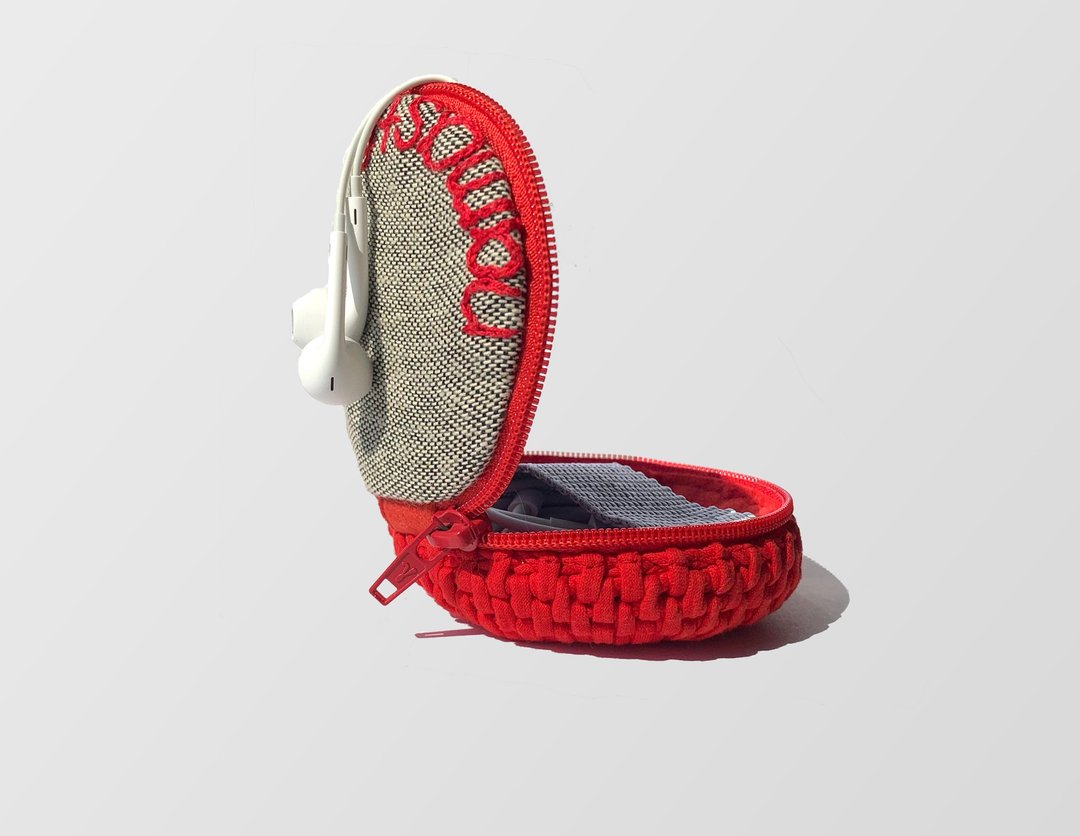 Crochet headphone case Charger holder with embroidery Red coin purse Keychain - 零钱包 - 棉 红色