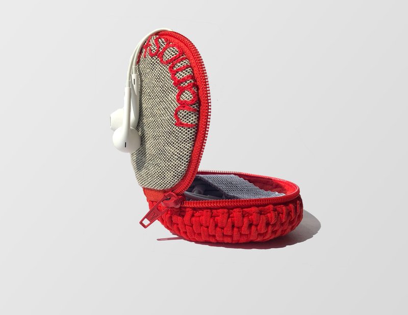 Crochet headphone case Charger holder with embroidery Red coin purse Keychain - 零钱包 - 棉．麻 红色