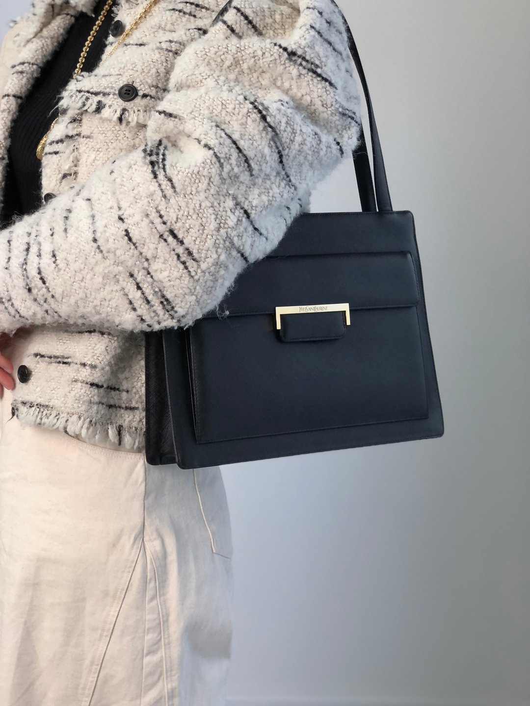 【日本直送 名牌中古包】Yves Saint Laurent YSL 手提包 黑色 标志饰牌 皮革 vintage fguw8w - 手提包/手提袋 - 真皮 黑色
