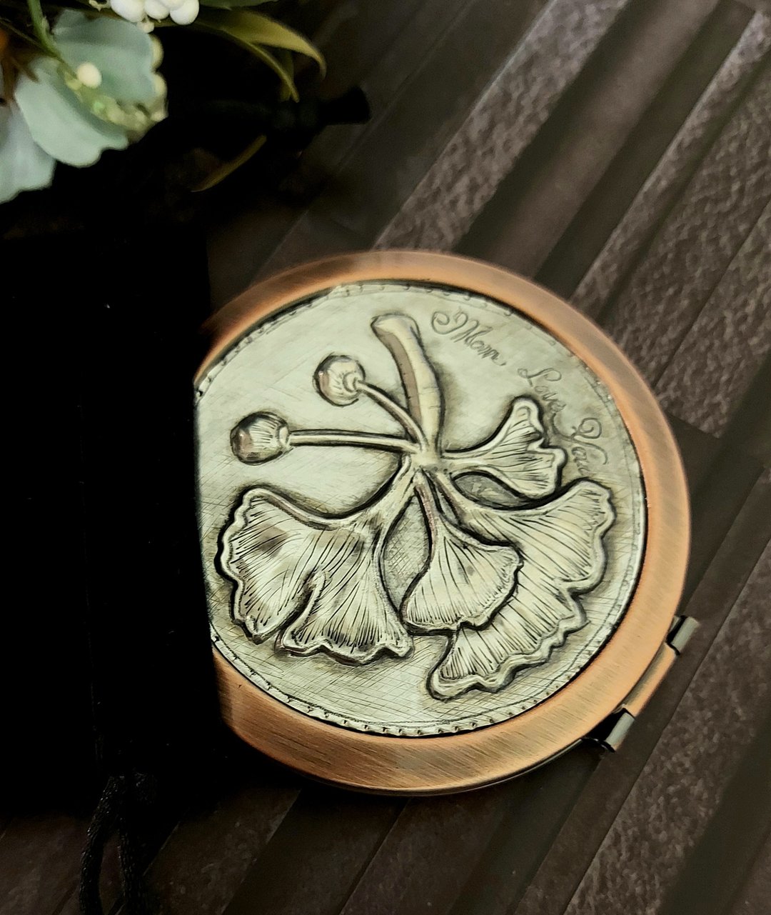 【不需用火与敲打的锡雕金工】银杏叶 锡雕随身镜 - 金工/饰品 - 其他材质 