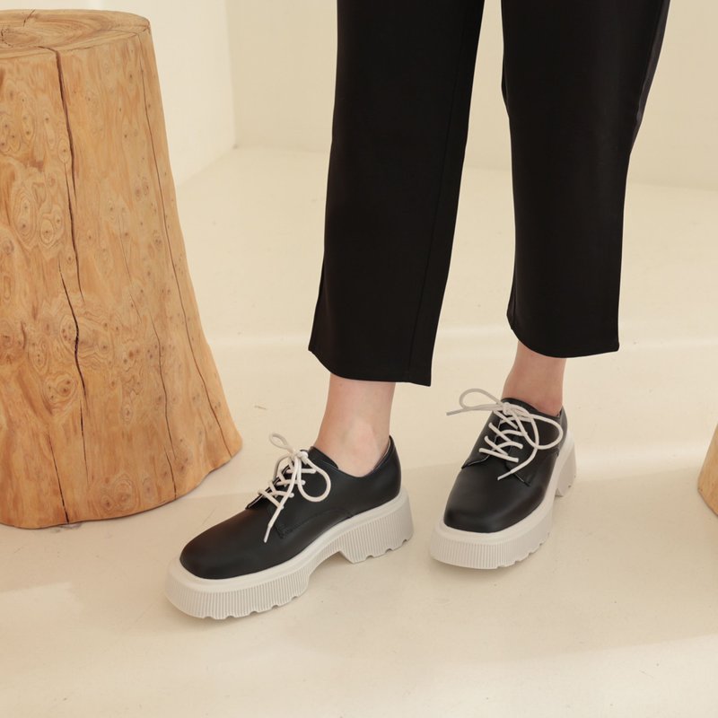 独家方头设计厚底增高松糕鞋-黑色 - 女款休闲鞋 - 真皮 