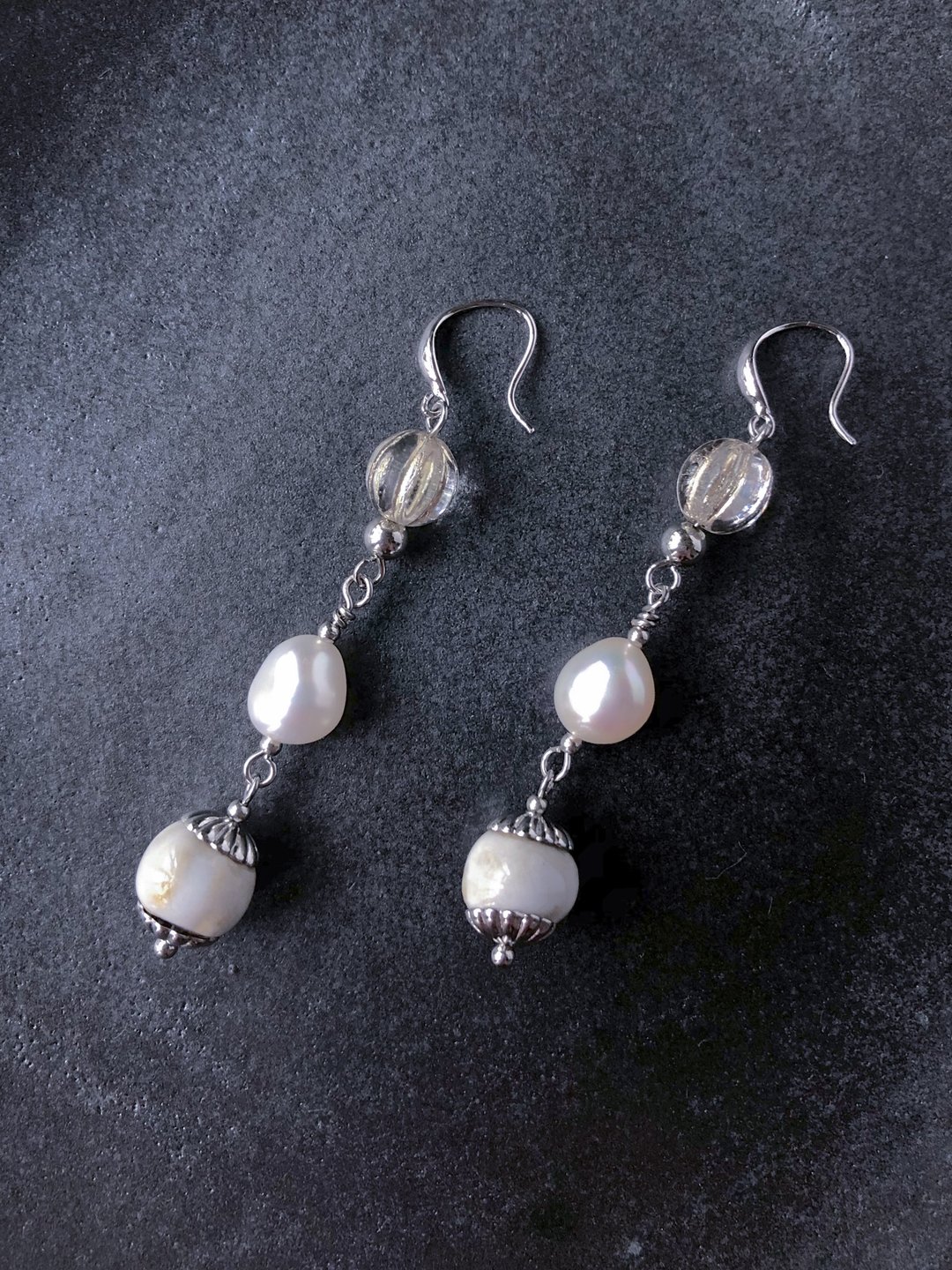 陶瓷x玻璃 耳环 白玉水晶团 Ceramic and Glass Accessory - 耳环/耳夹 - 陶 白色