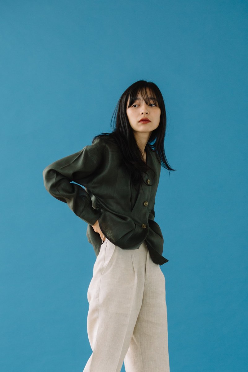 LONG SLEEVES SHIRT WITH V KNECK IN GREEN OLIVE - 女装衬衫 - 棉．麻 绿色