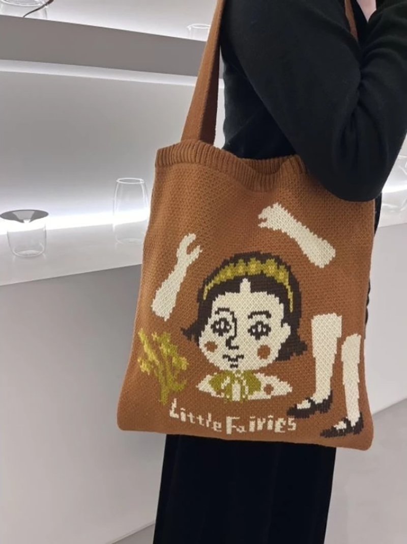 【Little Fairies】品牌针织袋 砖红复古logo娃娃小花毛线肩背袋 - 侧背包/斜挎包 - 其他材质 红色